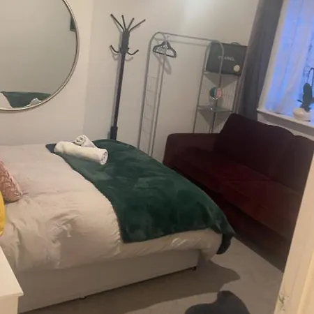 Spacious Double Room In Prime Location London
